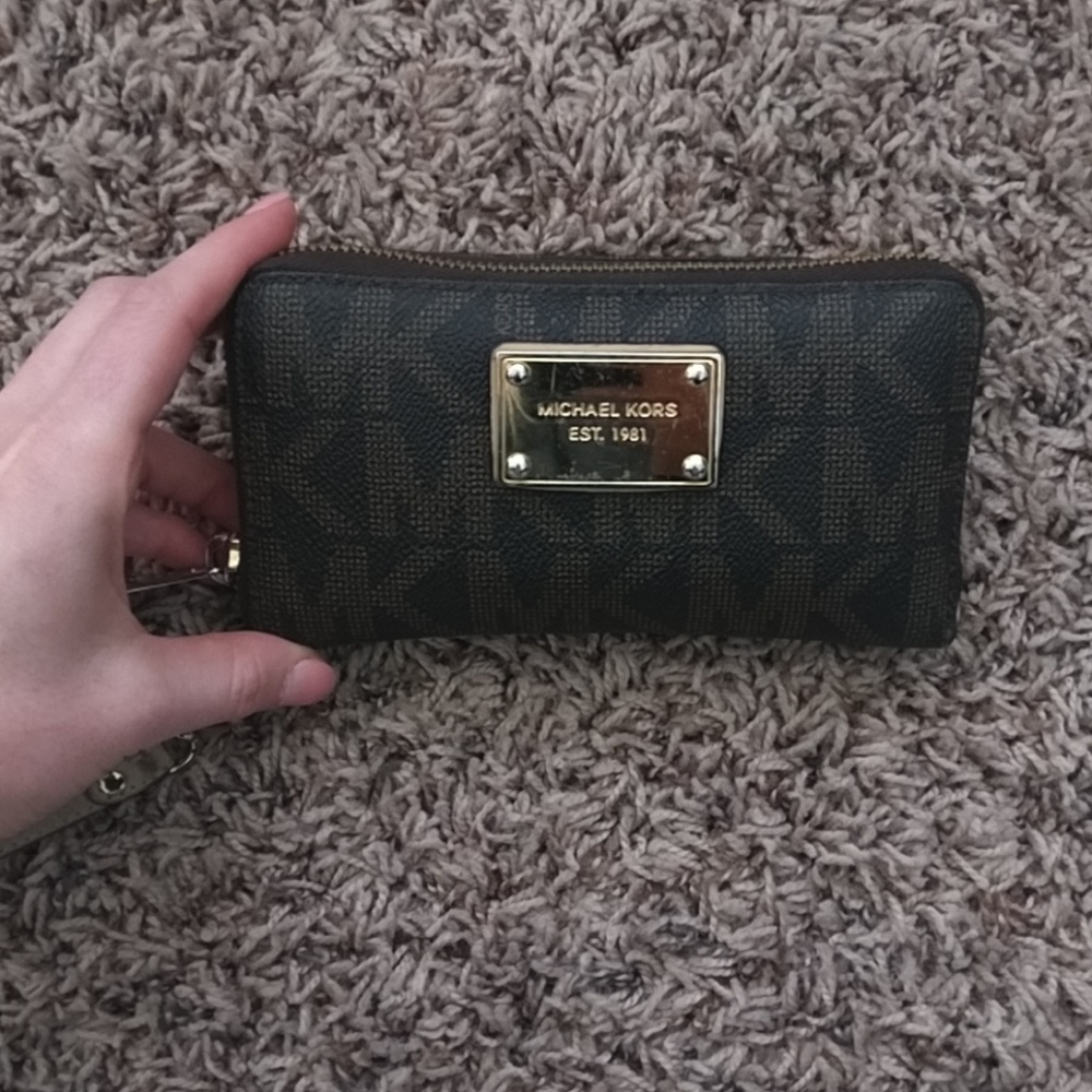 Michael Kors wristlet